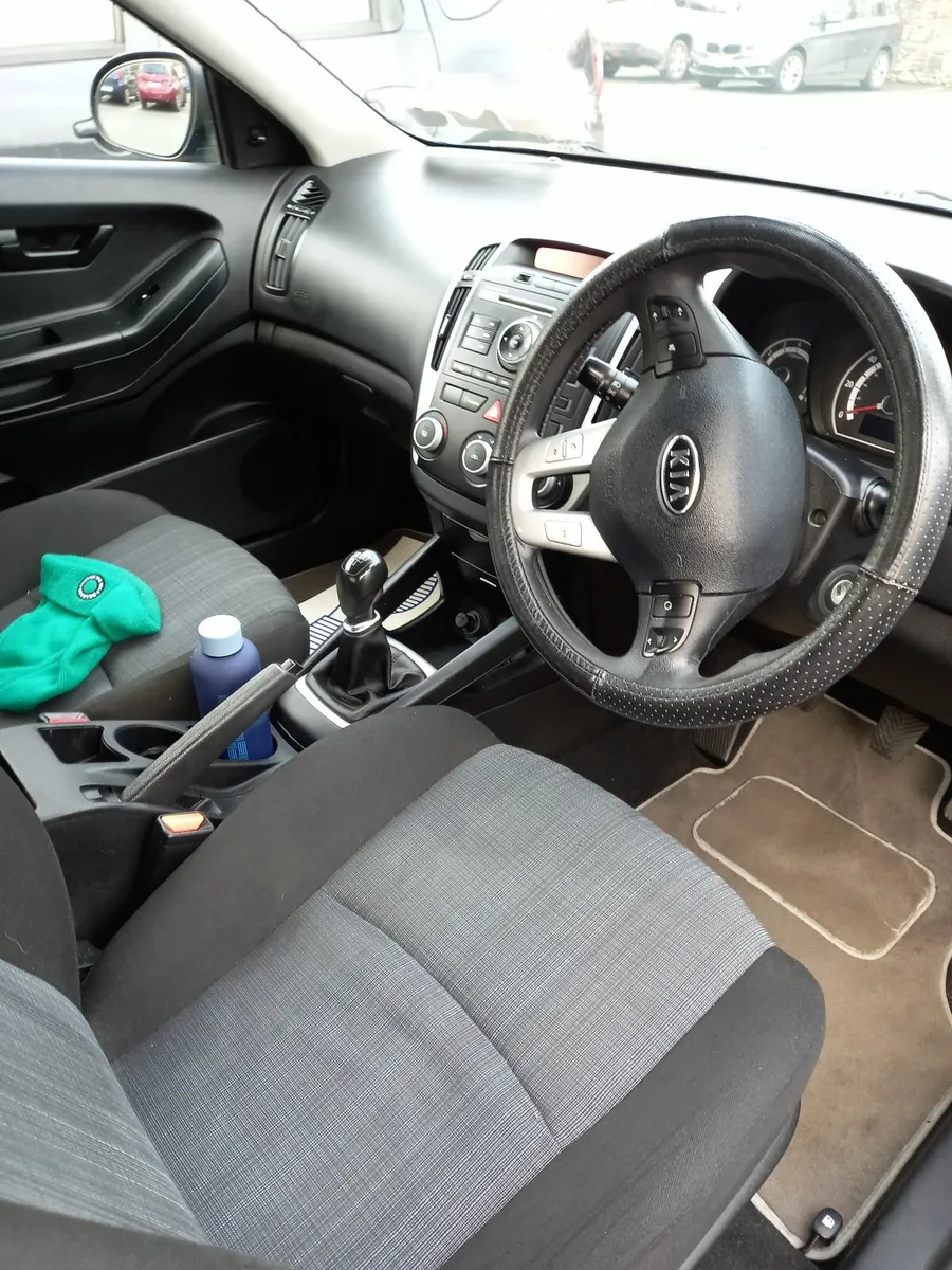 Kia Ceed 2010 - Image 4