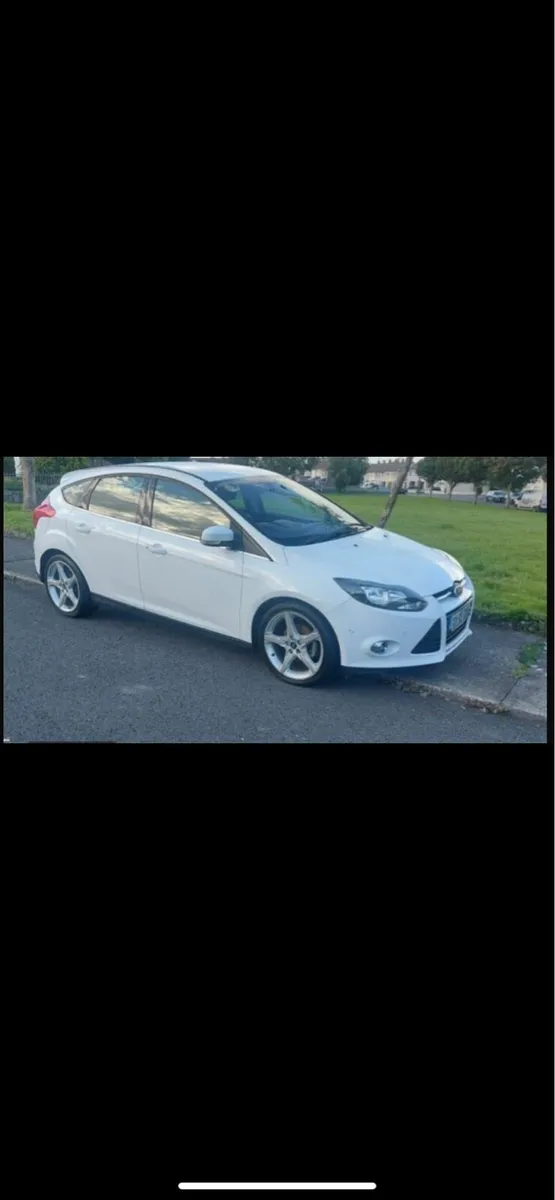 White ford Focus - Image 3