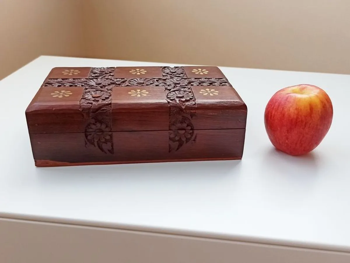 Carved hardwood box with red velour inlay - Image 1
