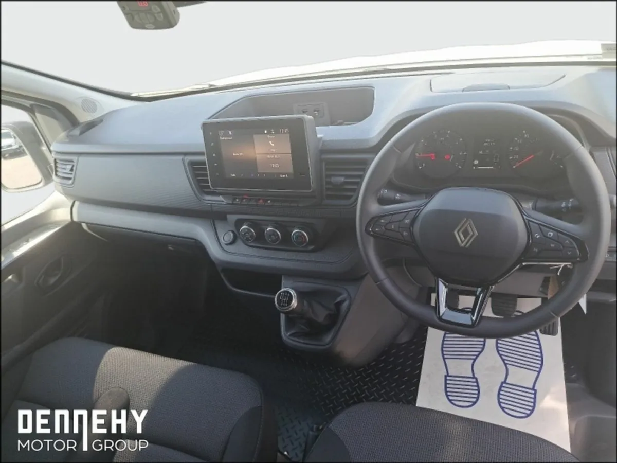 Renault Trafic LL30 130HP LWB Start Fridge - Image 2