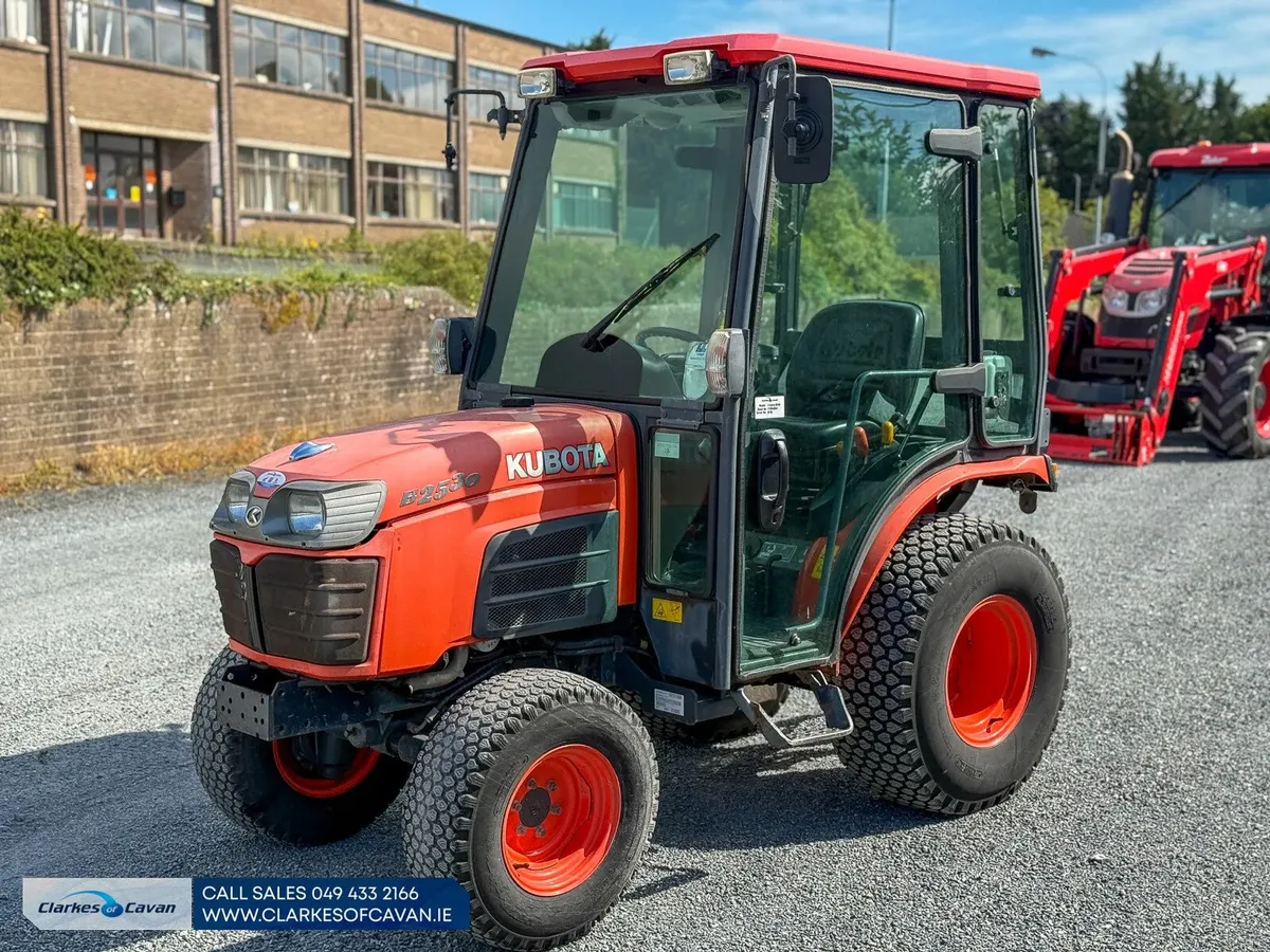 Kubota B2530 Compact Tractor - Image 2