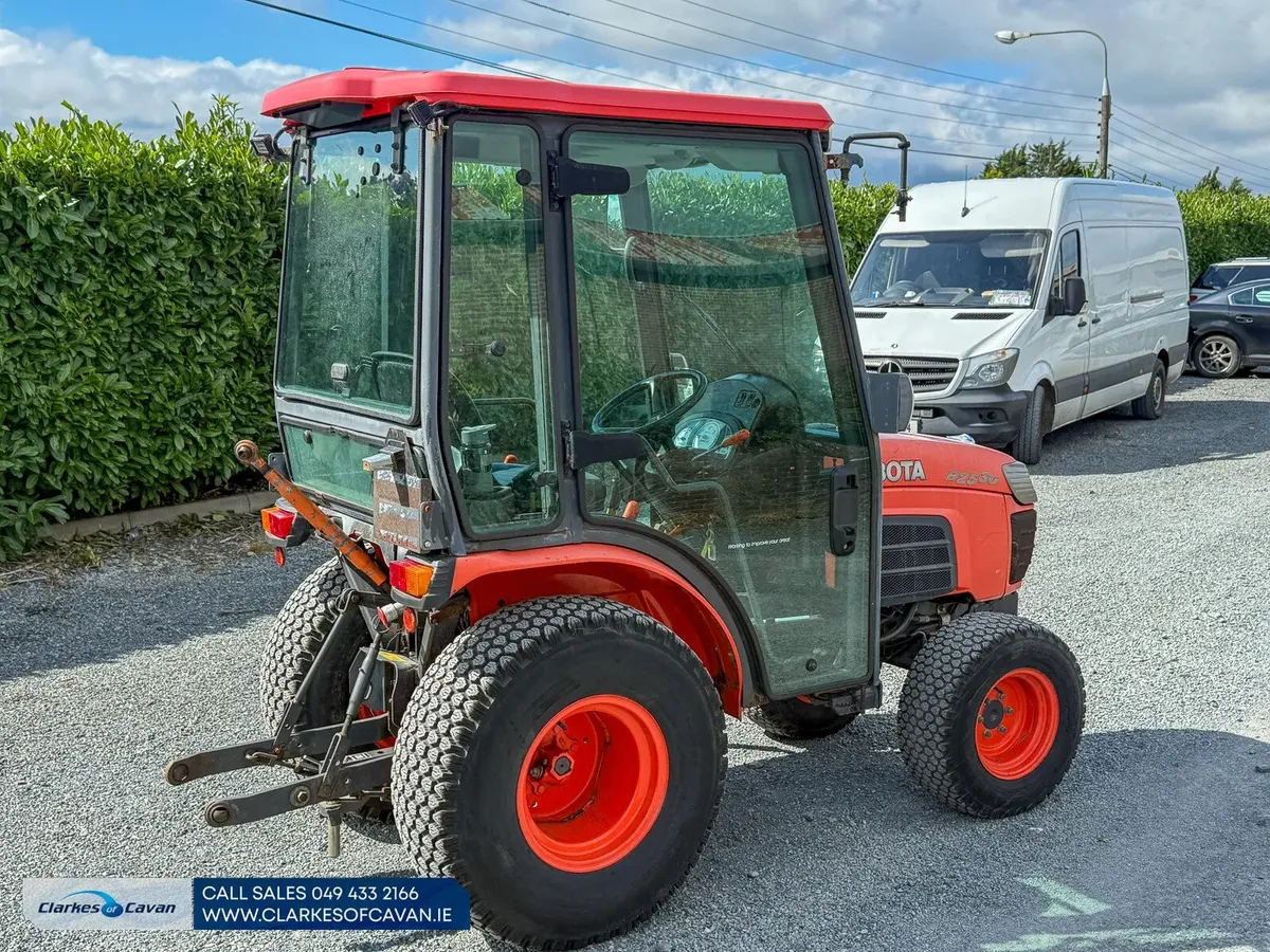 Kubota B2530 Compact Tractor - Image 4