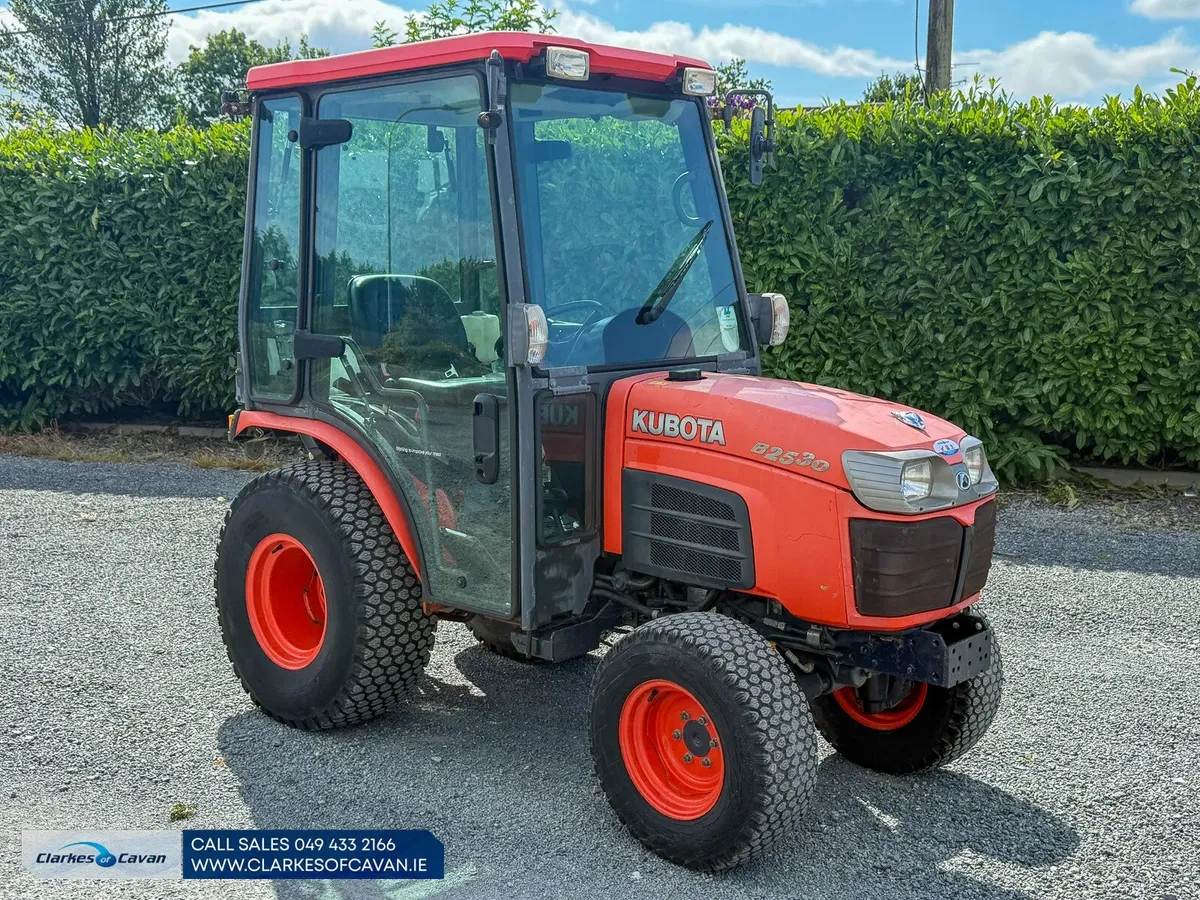Kubota B2530 Compact Tractor - Image 1