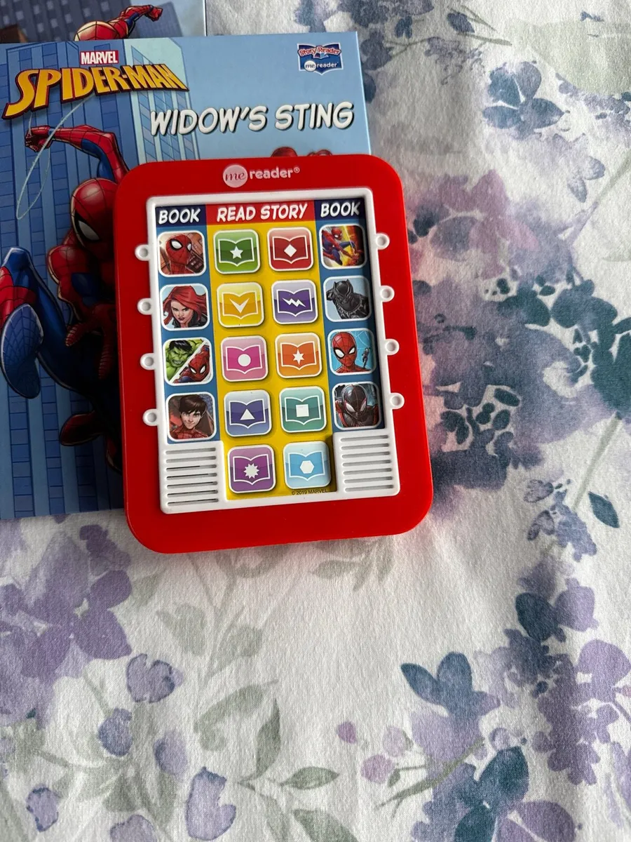 Spider-Man books & electronic reader - Image 1