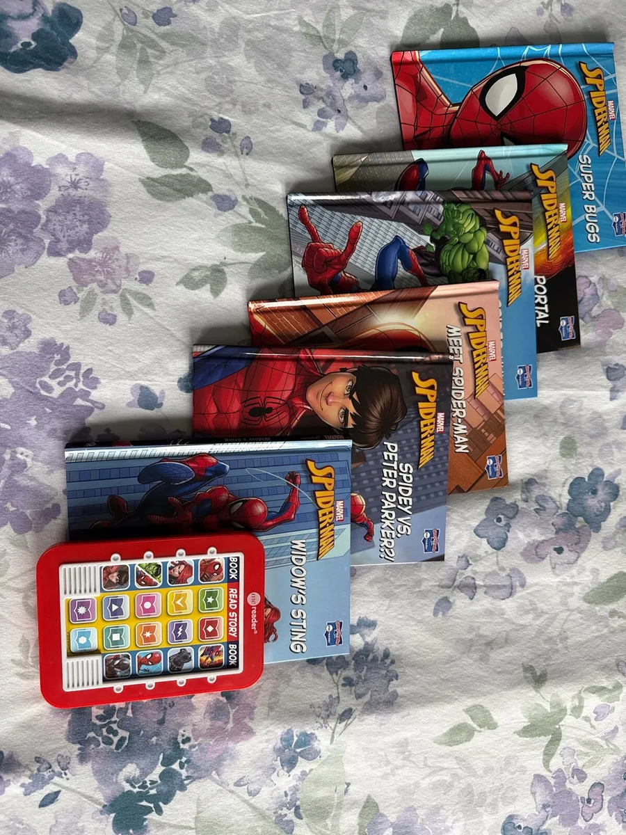 Spider-Man books & electronic reader - Image 2