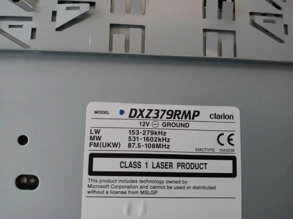 clarion radio/cd - Image 2