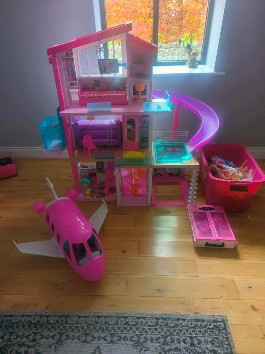 Barbie house - Image 1
