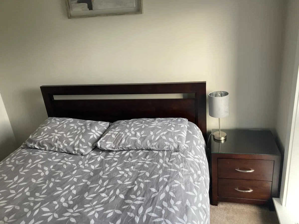 Bed and 2bedside lockers - Image 2