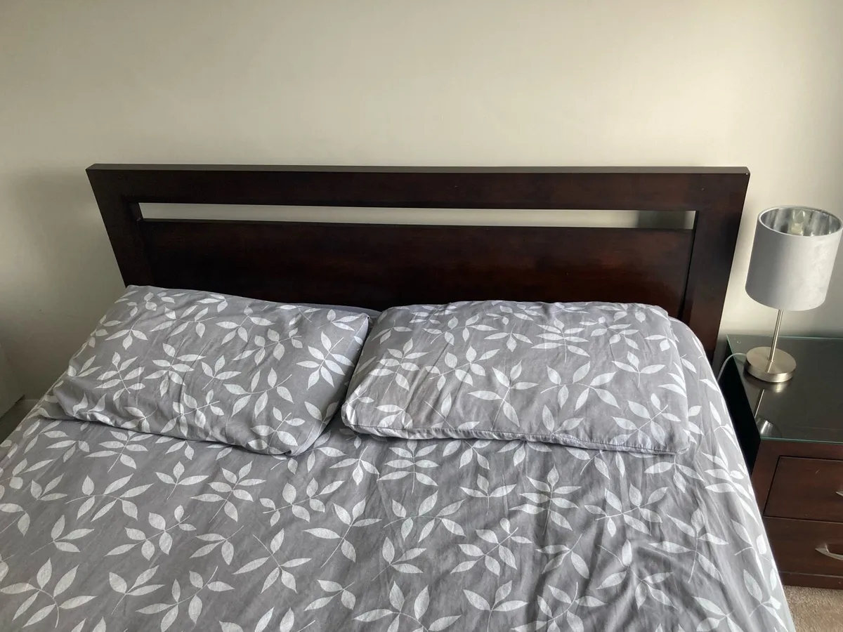 Bed and 2bedside lockers - Image 3