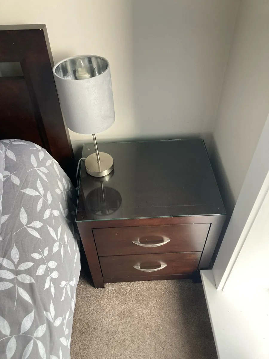 Bed and 2bedside lockers - Image 4