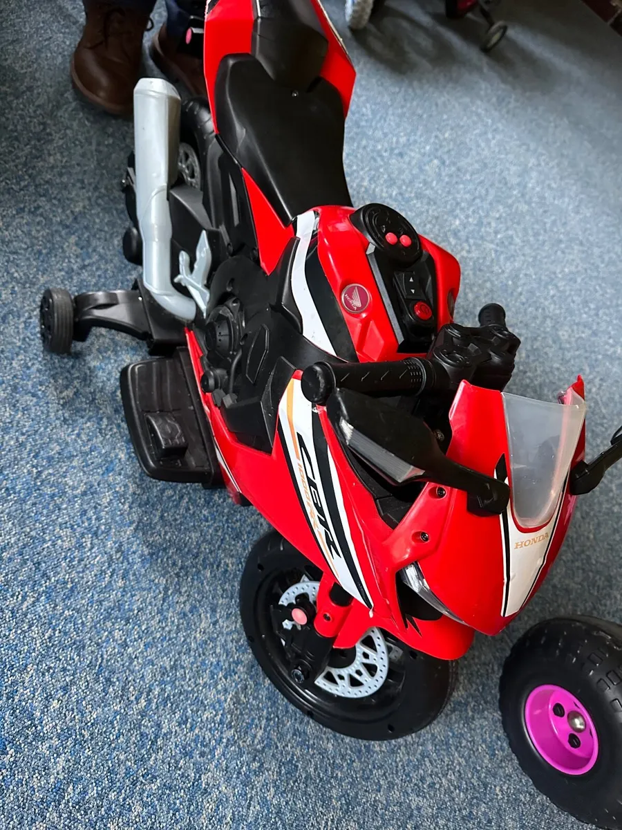 Honda CBR Motorcycle 6V Electric Ride On Red - Image 1