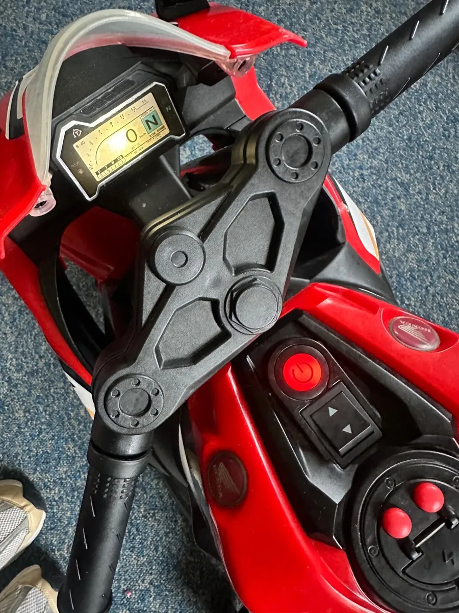 Honda CBR Motorcycle 6V Electric Ride On Red - Image 3
