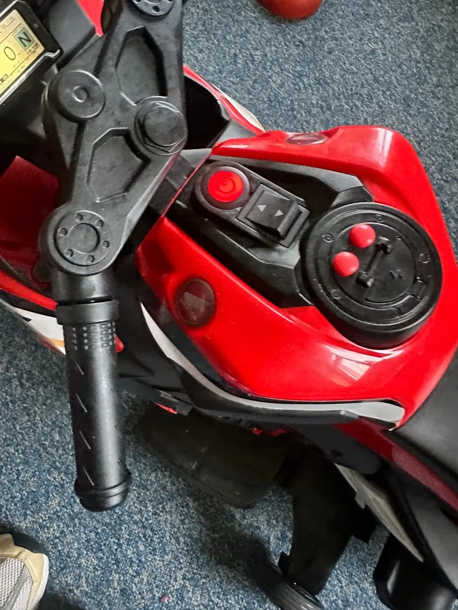 Honda CBR Motorcycle 6V Electric Ride On Red - Image 4