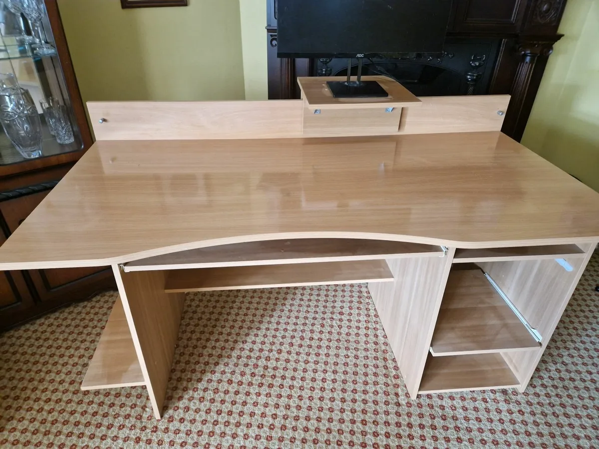 Computer/study desk - Image 1