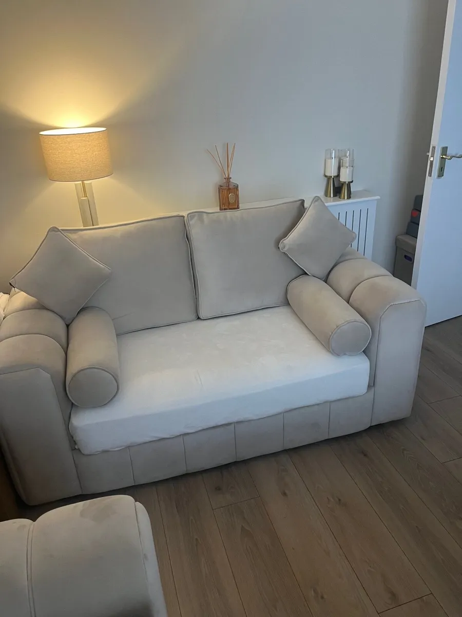 3+2 seater sofas + matching coffee table - Image 3