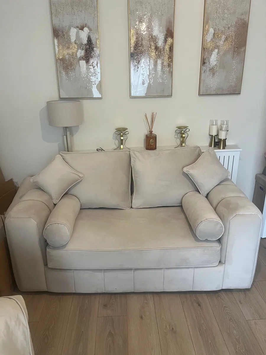 3+2 seater sofas + matching coffee table - Image 4