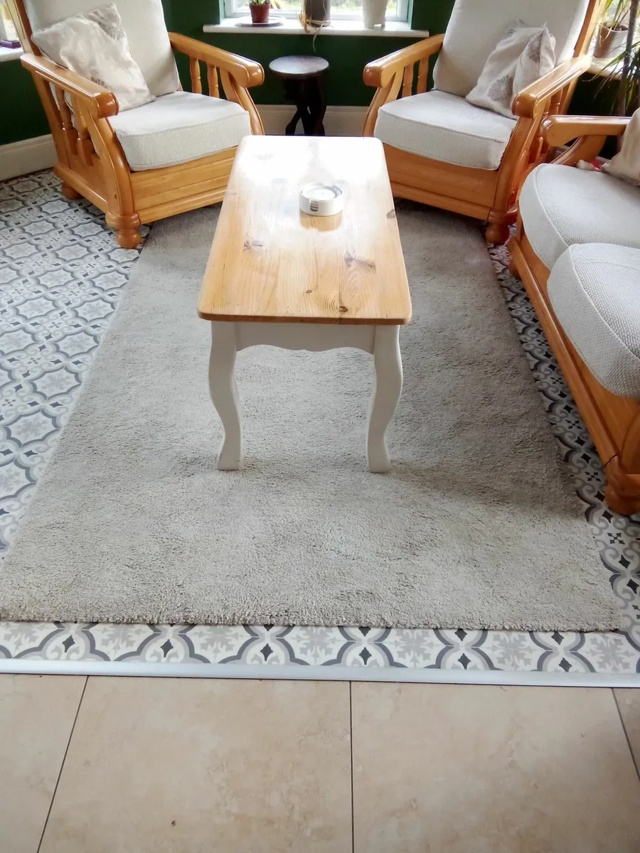 Large thick pile rug - Image 1