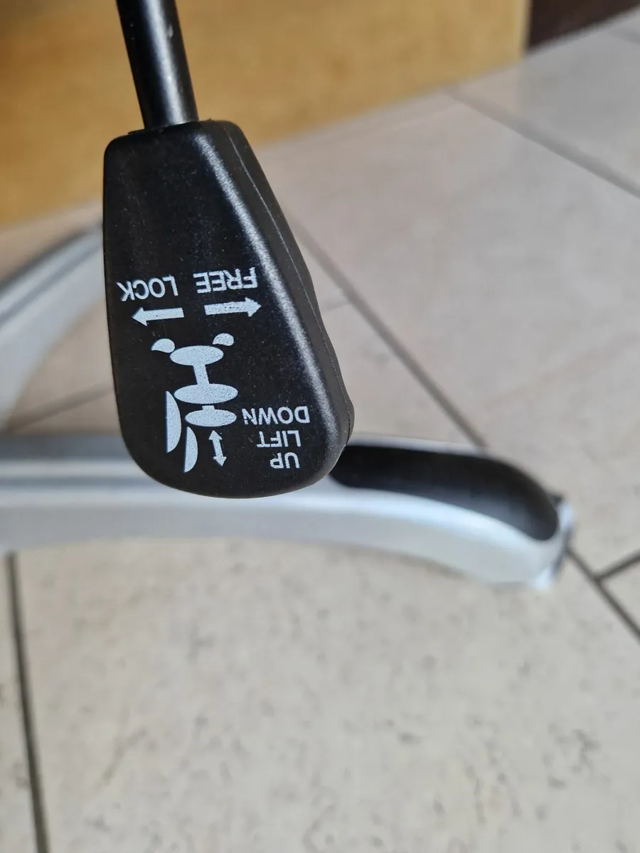 Gaming /office swivel chair - Image 1