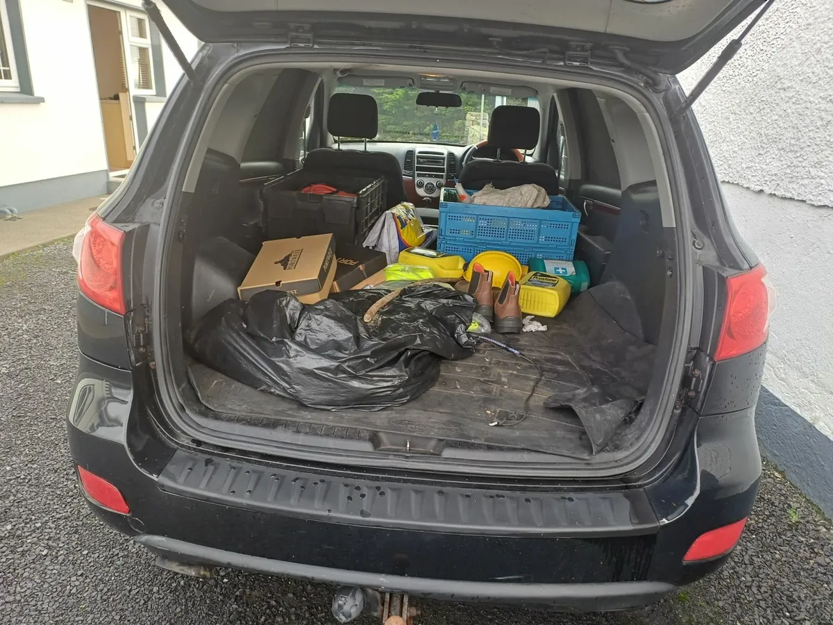 Hyundai Santa Fe 2008 - Image 2