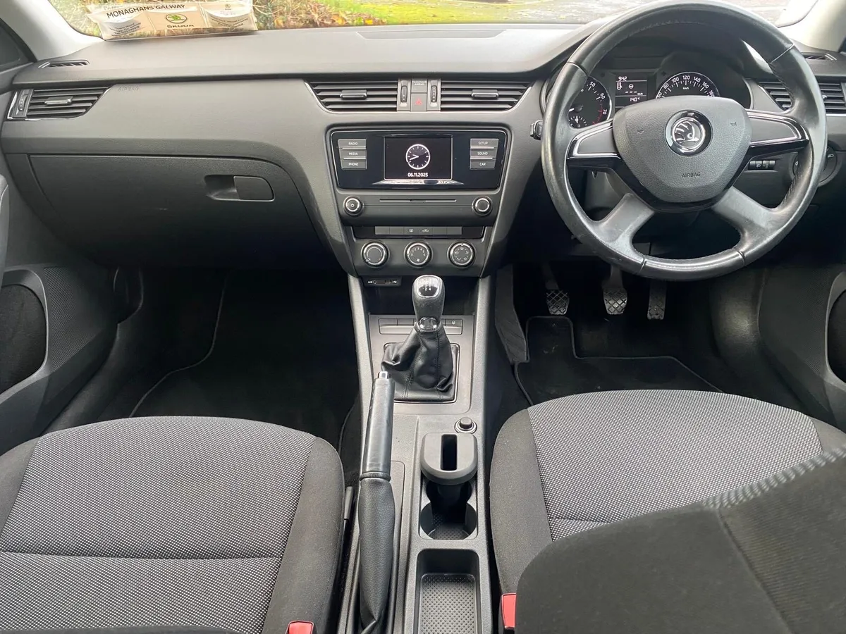 Octavia Petrol 125kms Perfect condition - Image 2