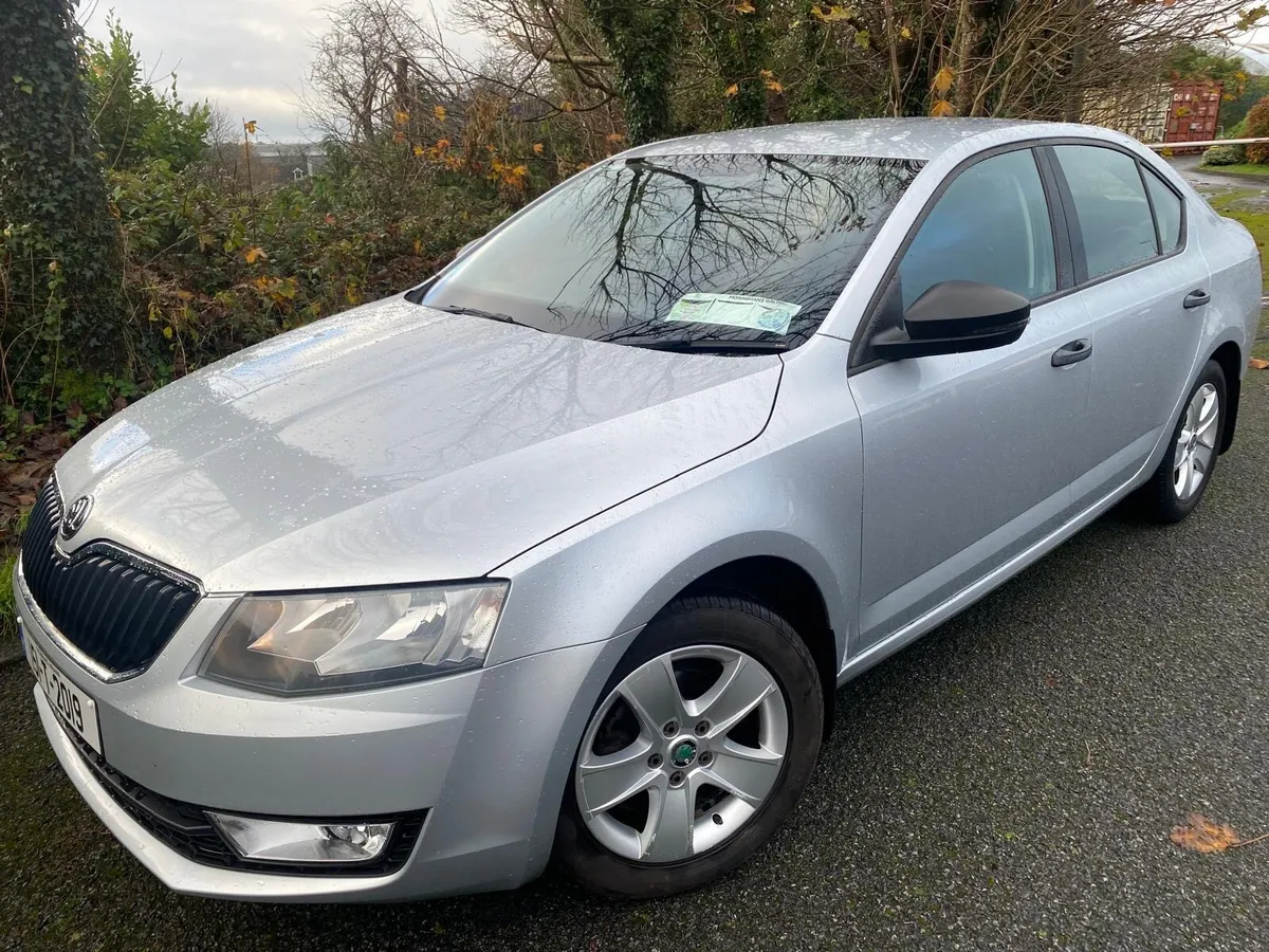 Octavia Petrol 125kms Perfect condition - Image 3