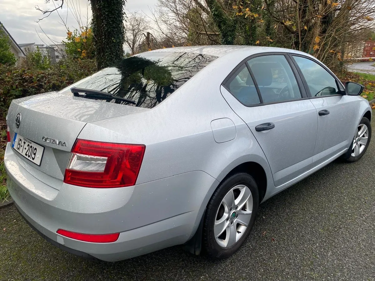 Octavia Petrol 125kms Perfect condition - Image 4