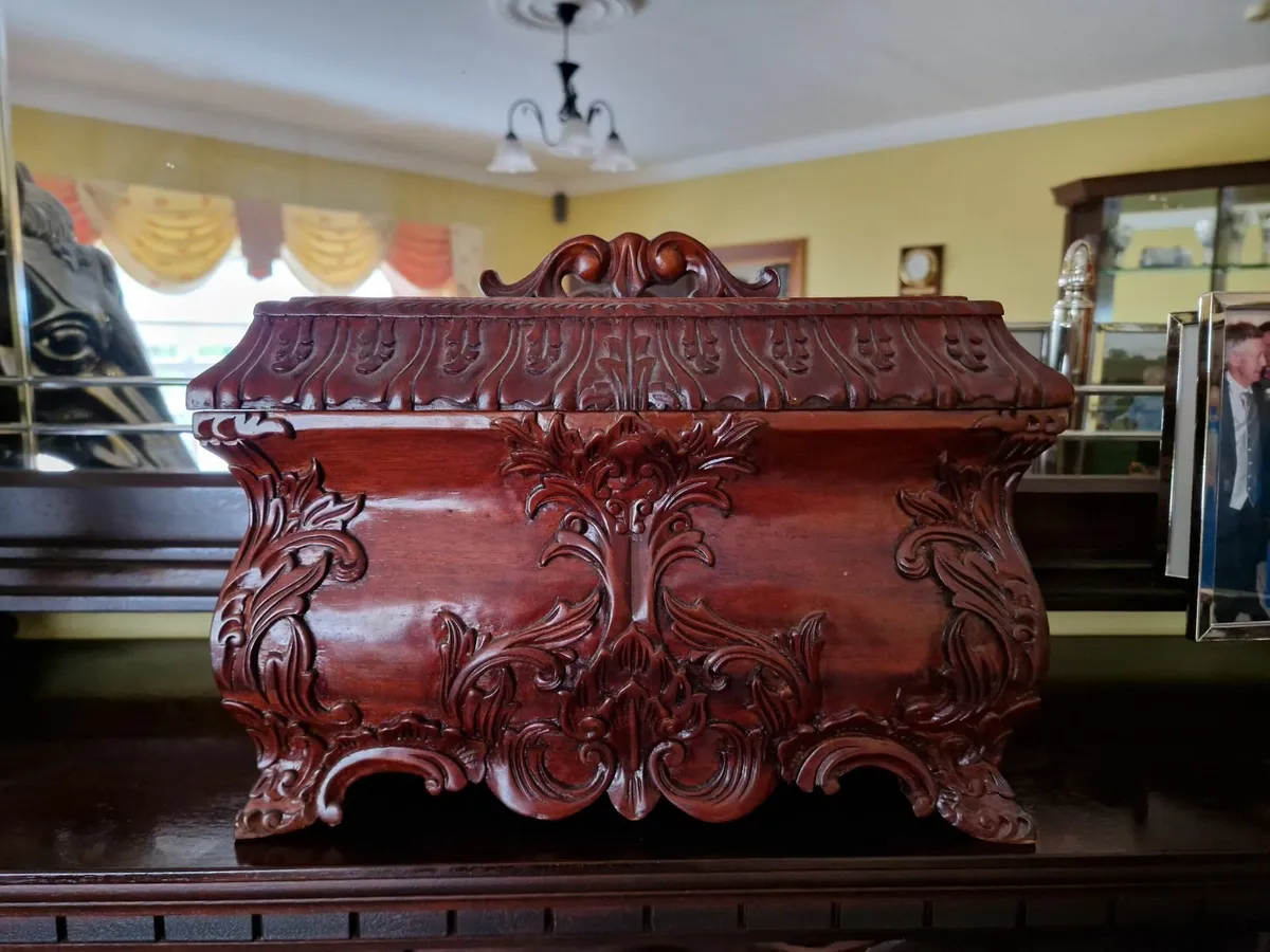 Beautiful ornate Jewellery Box - Image 1