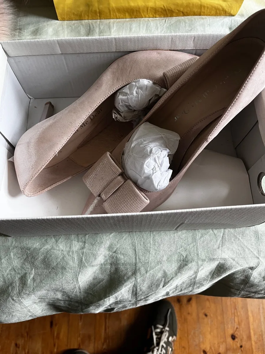 Mother of the bride outfit with accessories - Image 3