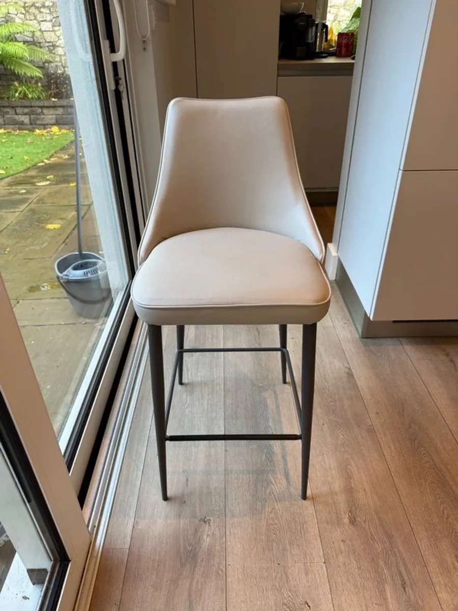 high stools - Image 2