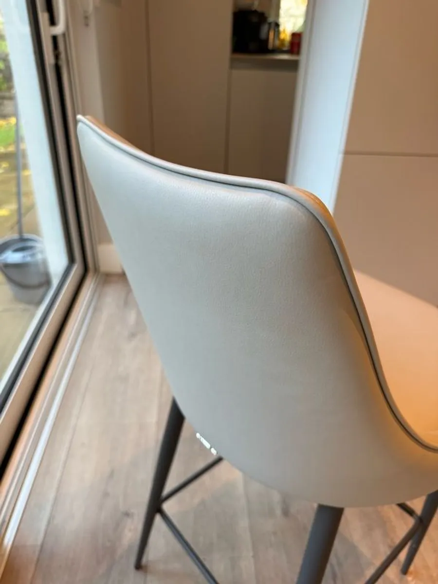 high stools - Image 4