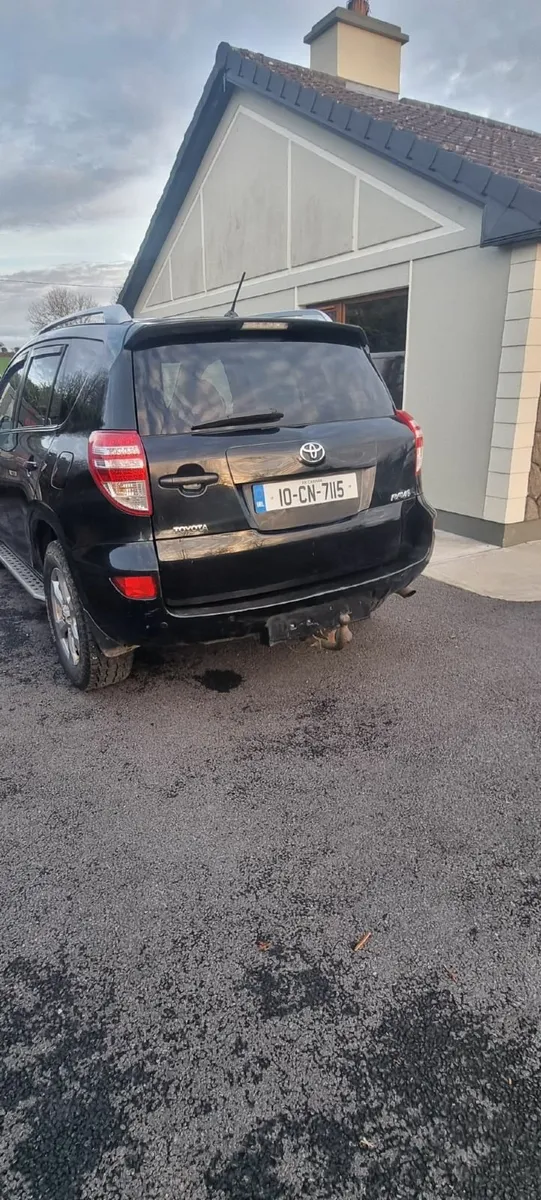 Toyota RAV4 2010 - Image 2
