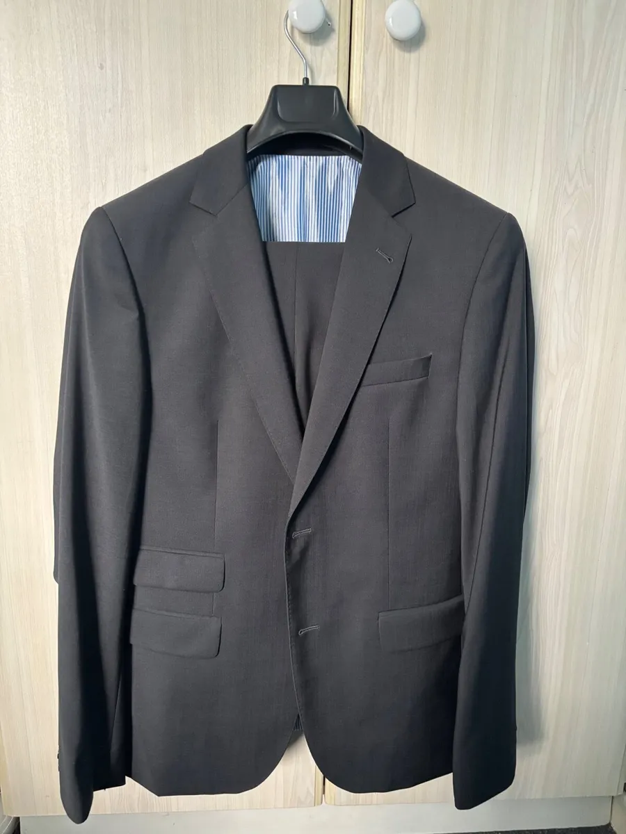 Men’s Suit - Image 1