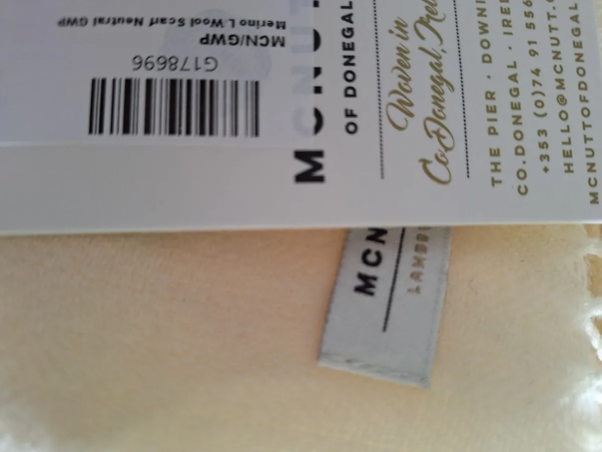 NEW McNutt of Donegal lambswool scarf - Image 2