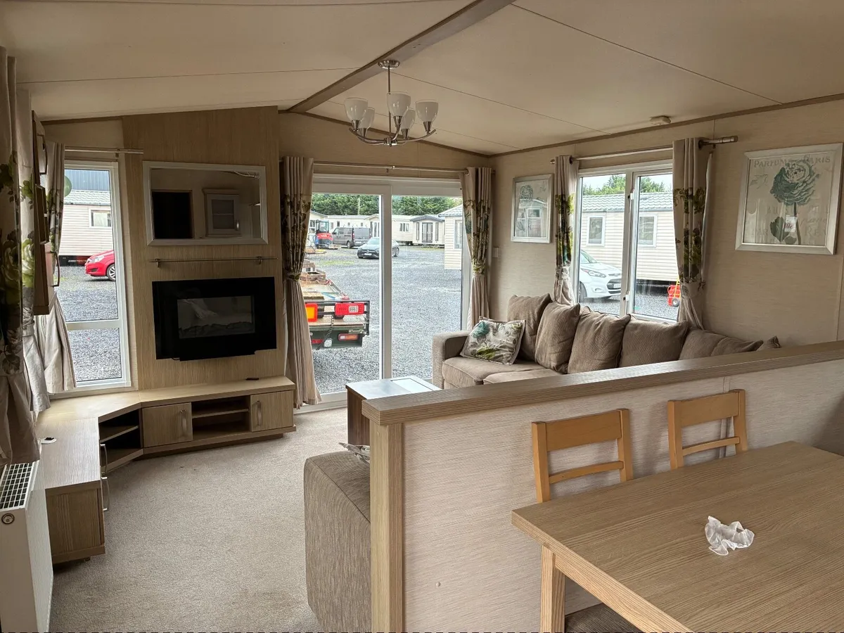 40 FT 3BED WITH A BEAUTIFUL LAY OUT - Image 2