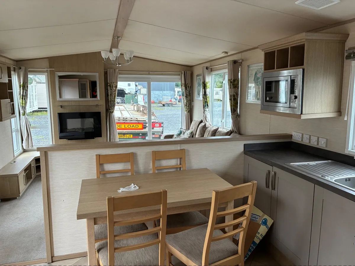 40 FT 3BED WITH A BEAUTIFUL LAY OUT - Image 3