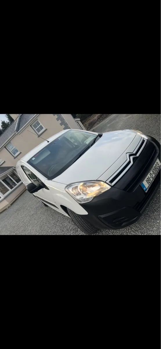 Citreon Berlingo white - Image 1