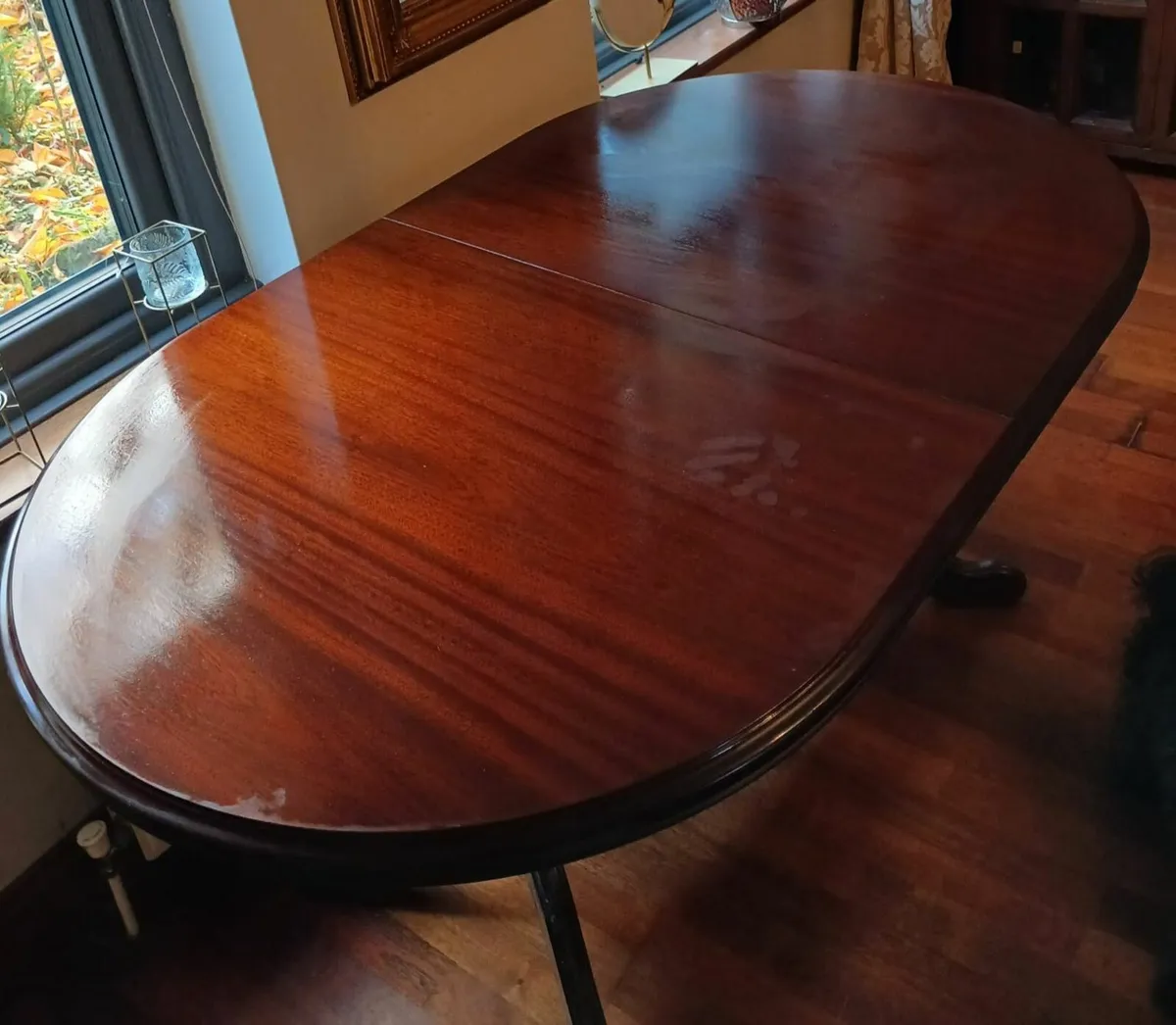 Rosmore Dining Table. - Image 1