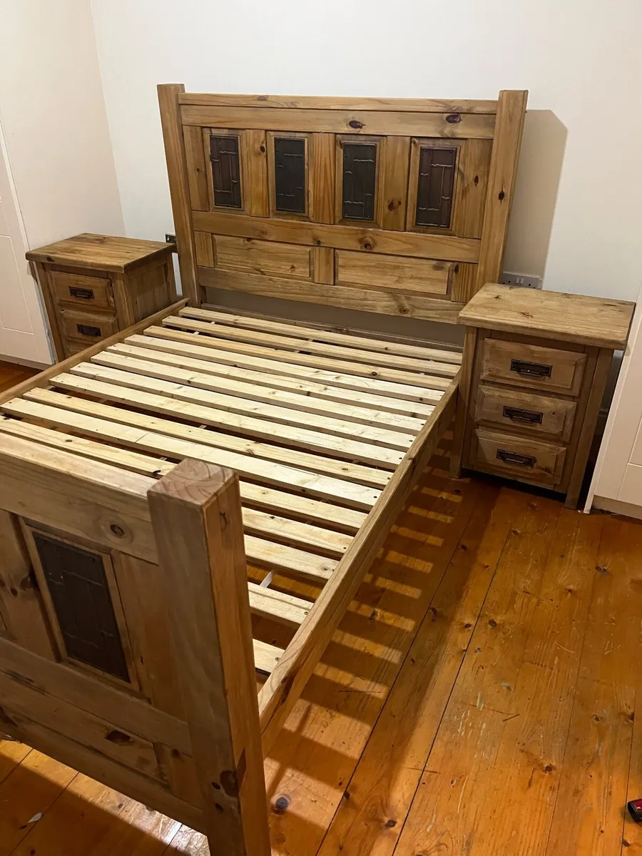 Double bed frame, 2 lockers and chest drawers - Image 1