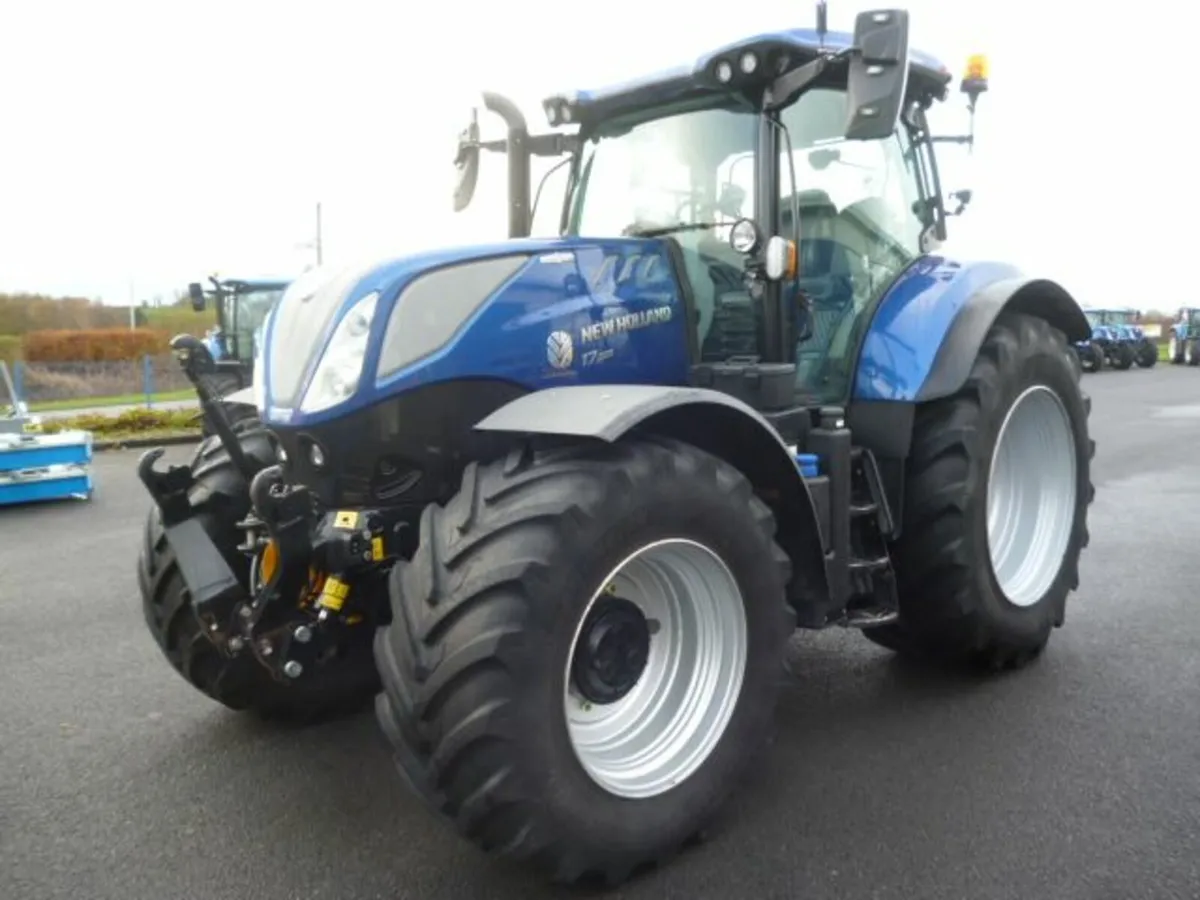 New Holland T7.225 Auto Command 2023 - Image 2