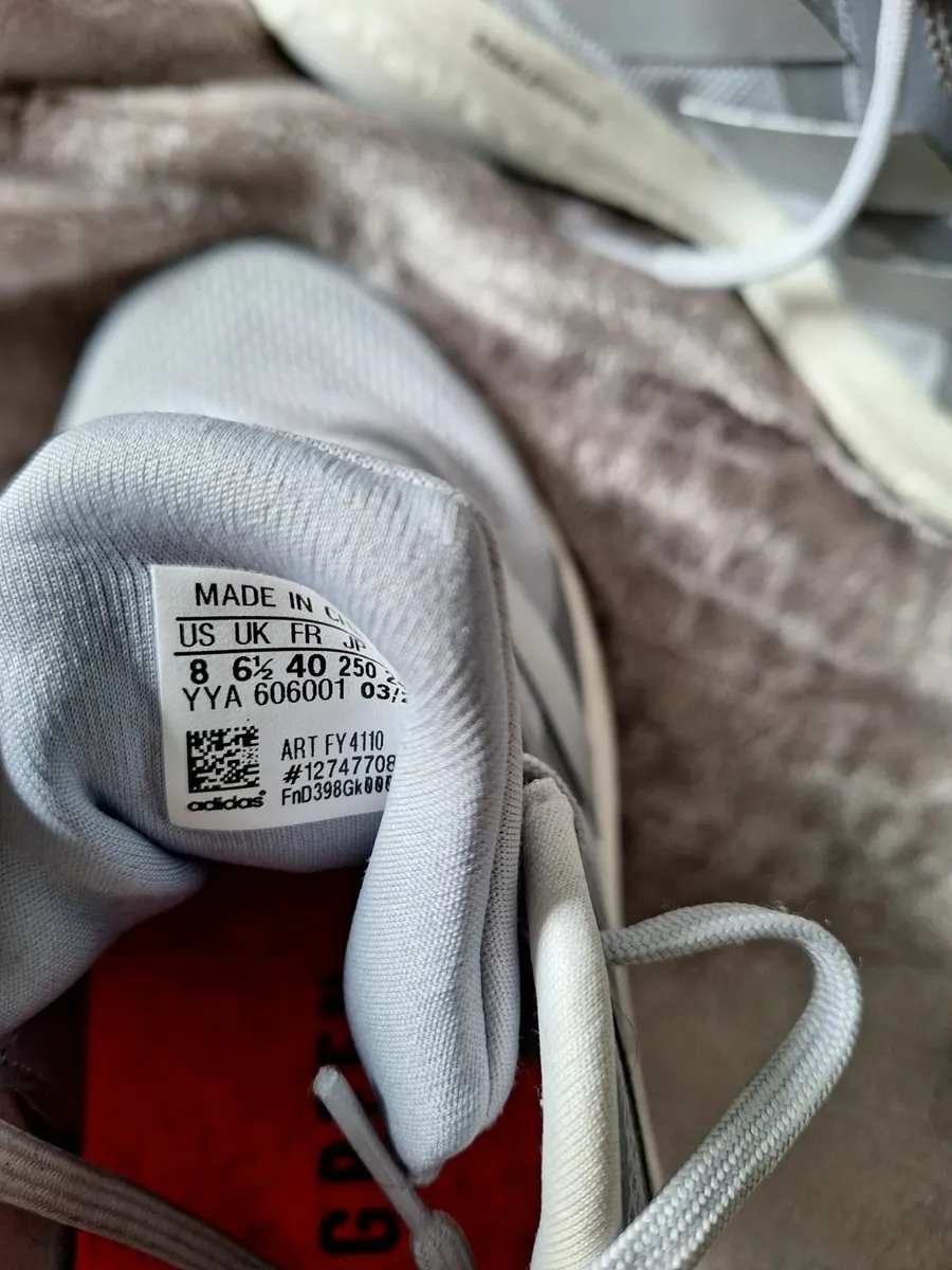 Adidas trainers size 6.5 - Image 2