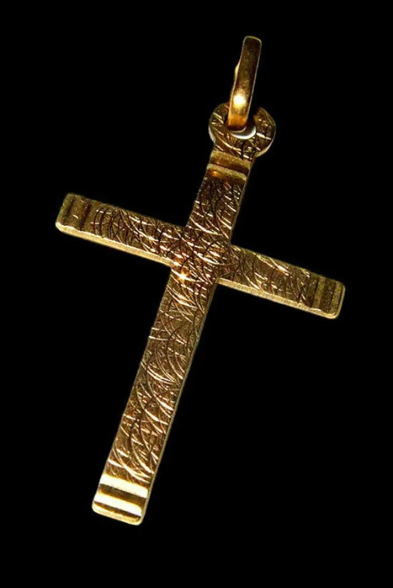 Vintage Hallmarked 9ct Traditional Cross - Image 1