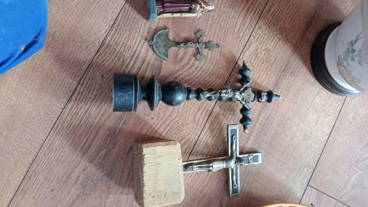 Vintage religious items - Image 1