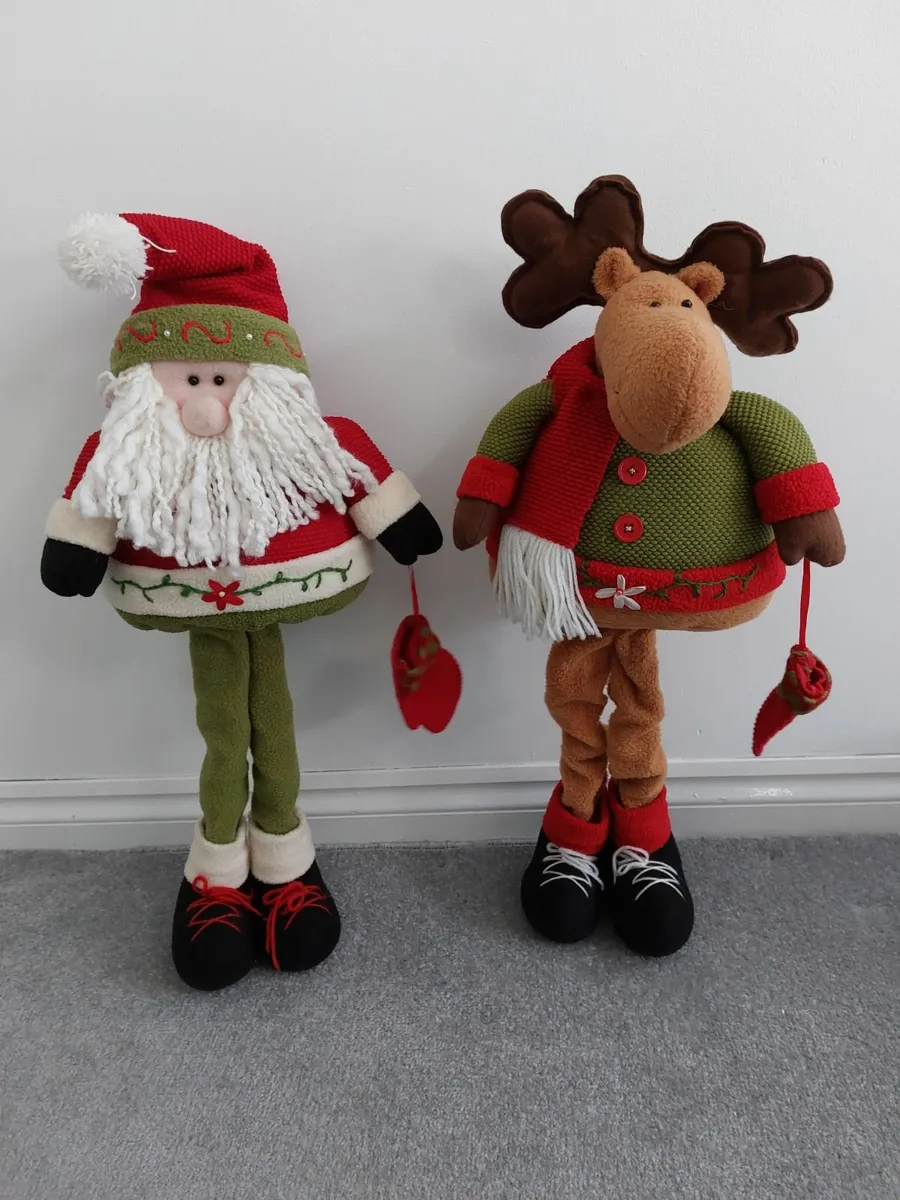 2 x Christmas figures/decorations