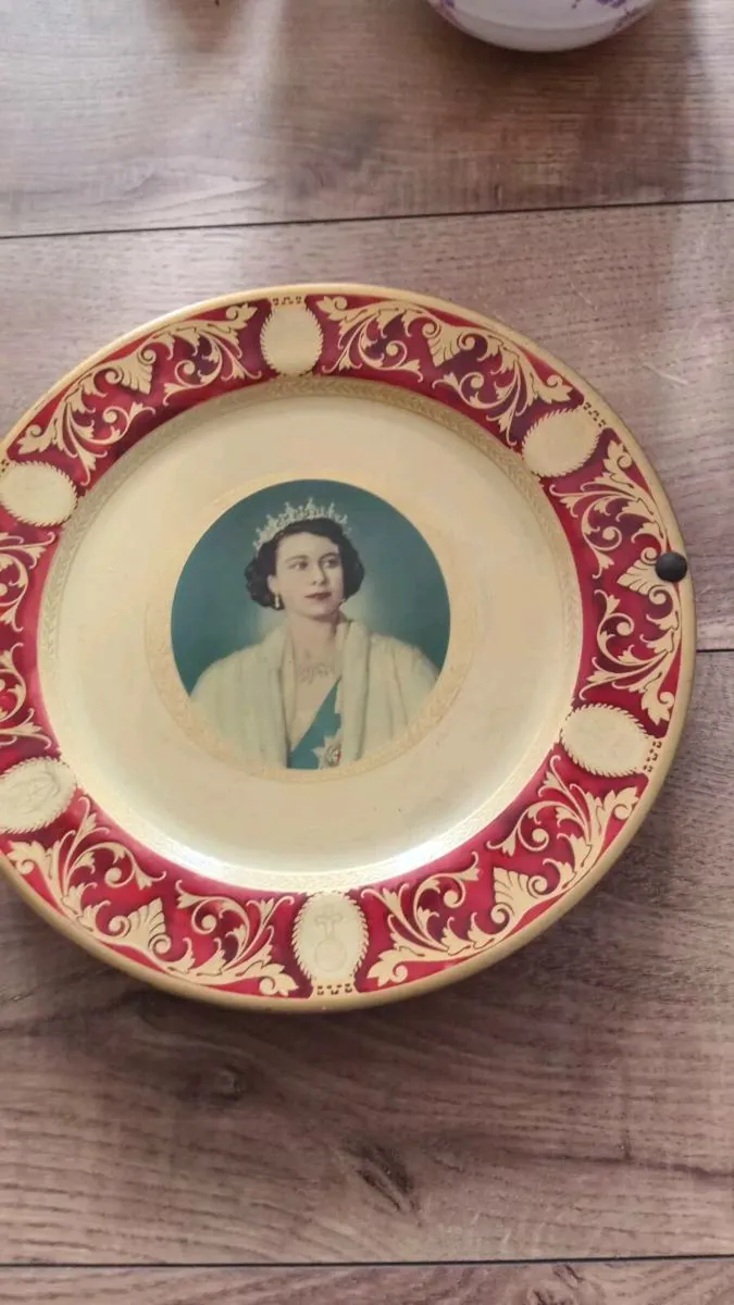 Vintage queen plate
