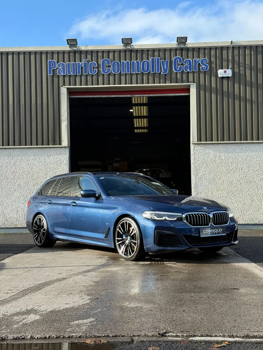 BMW 5-Series Estate **M Sport**520d 2022 - Image 1