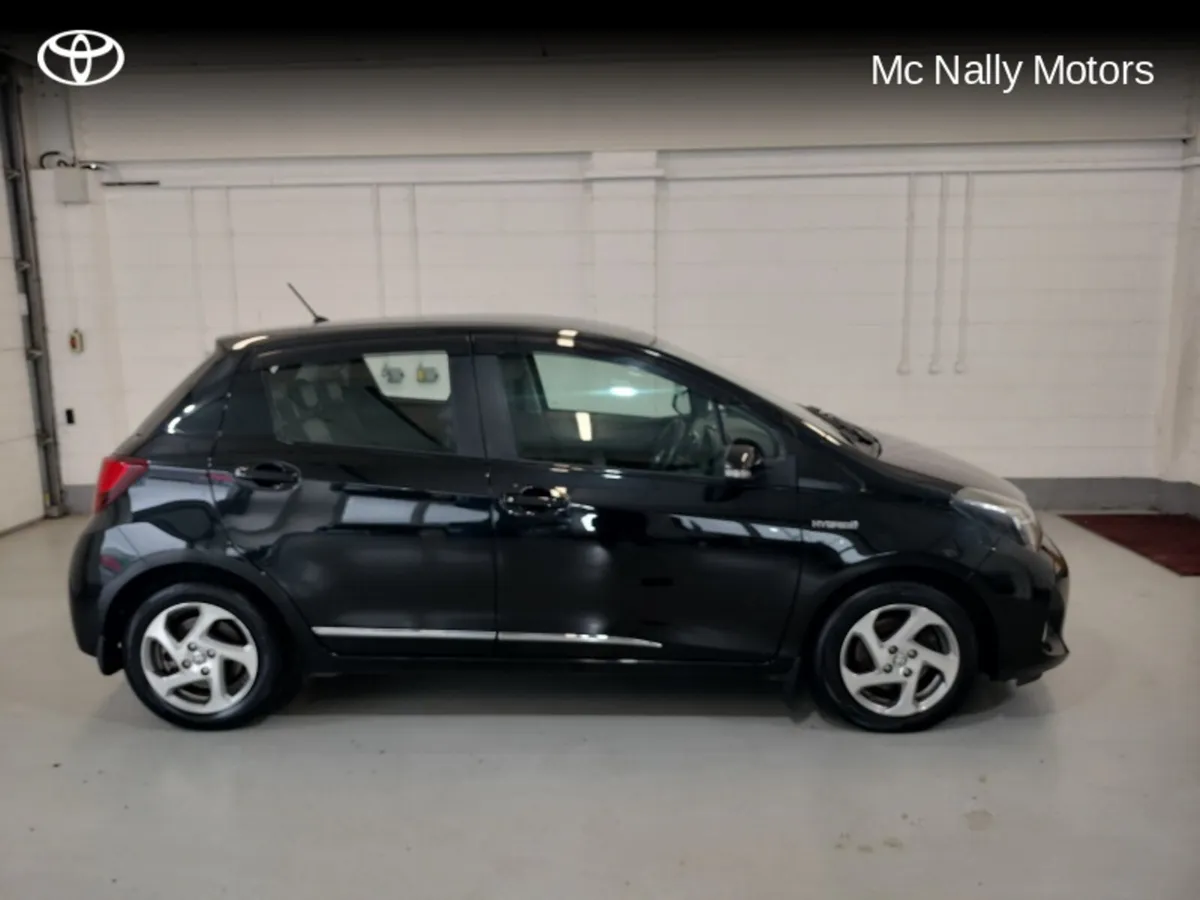 Toyota Yaris HYBRID LUXURY MC LOW KMS - Image 4