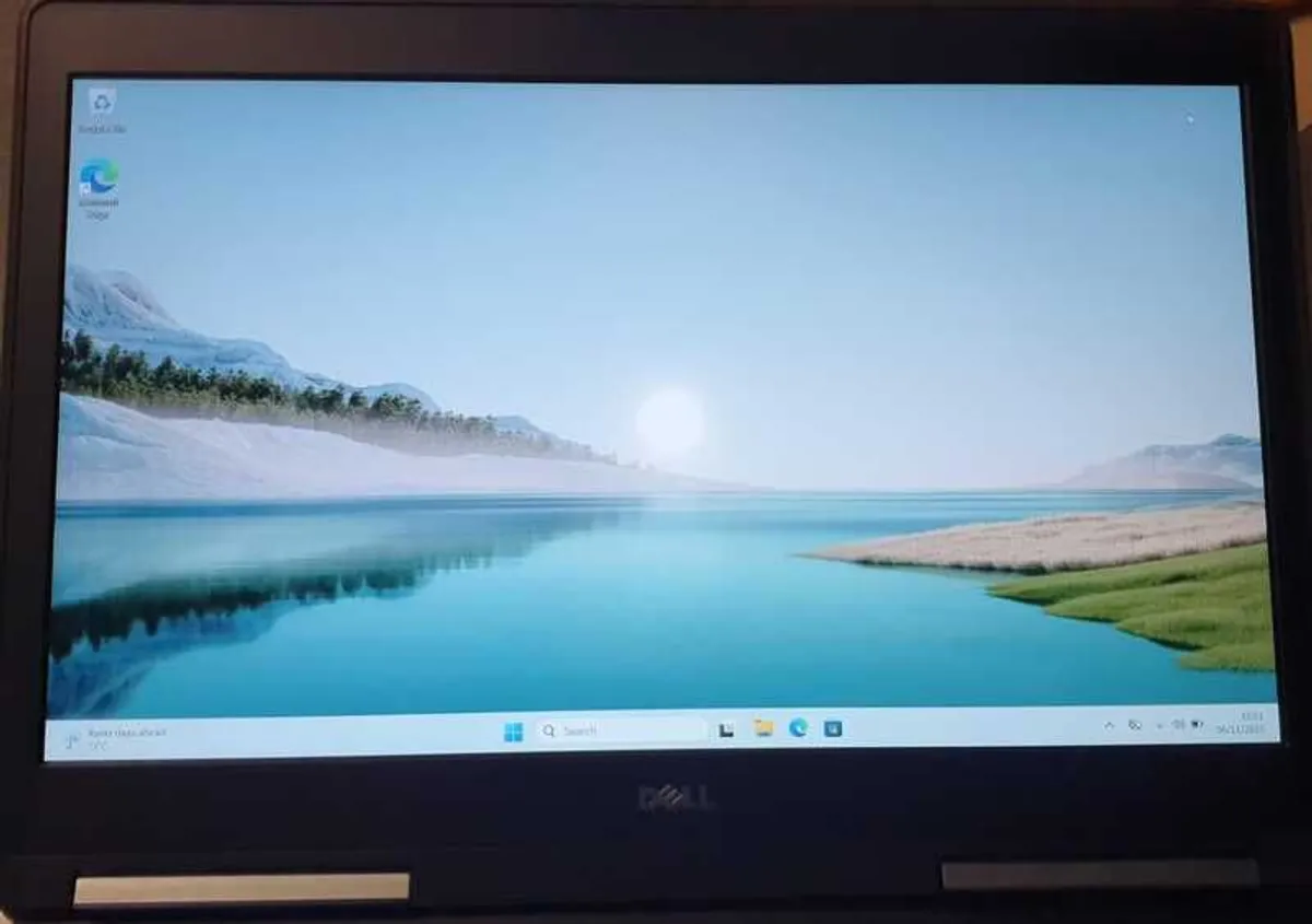 Dell Precision 7510 - i7 6th Gen | 32GB RAM | 1TB SSD |4GB GPU | Windows 11 | 15.6" Display - Image 2