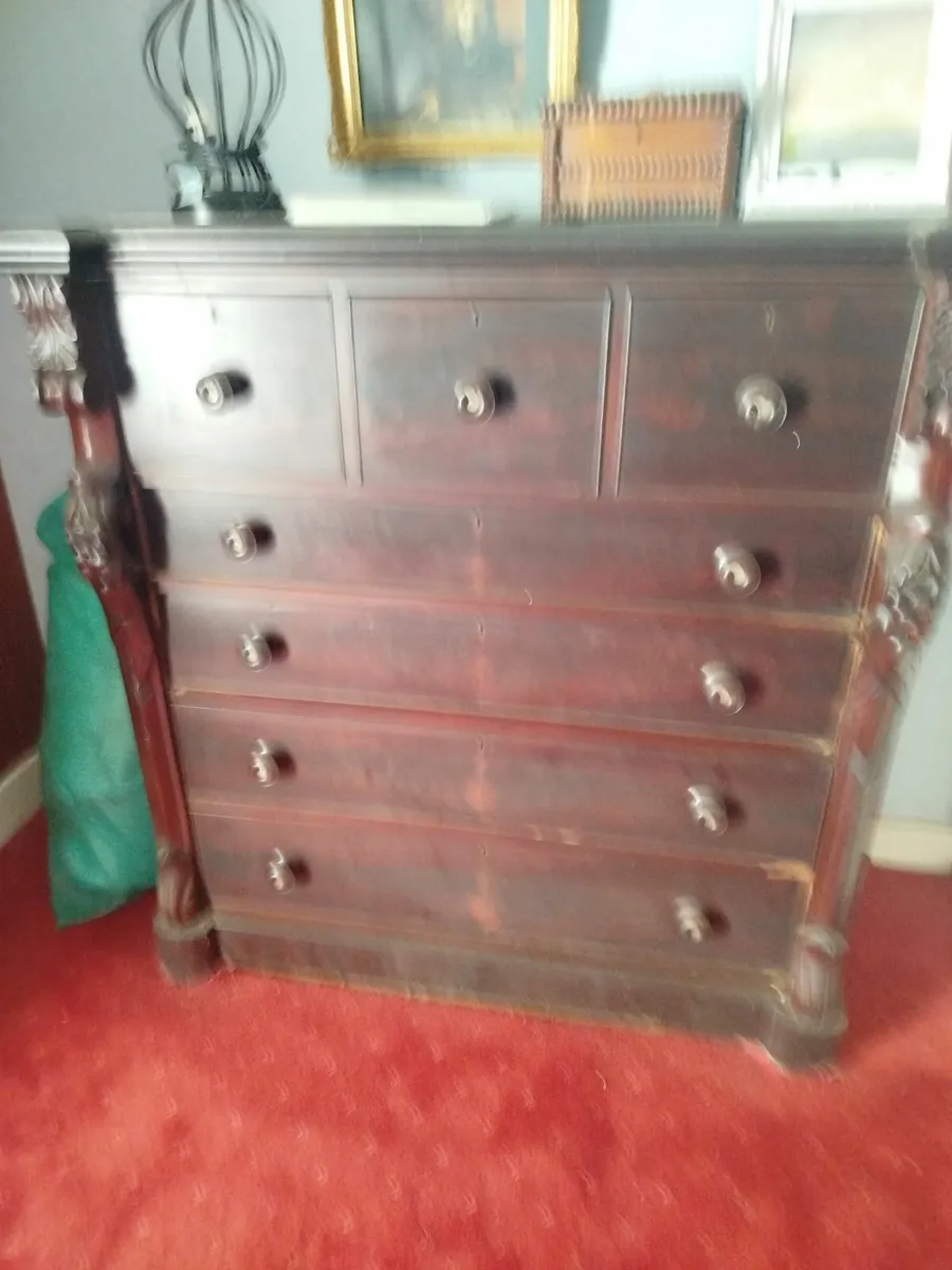 Bedroom chest of drawers