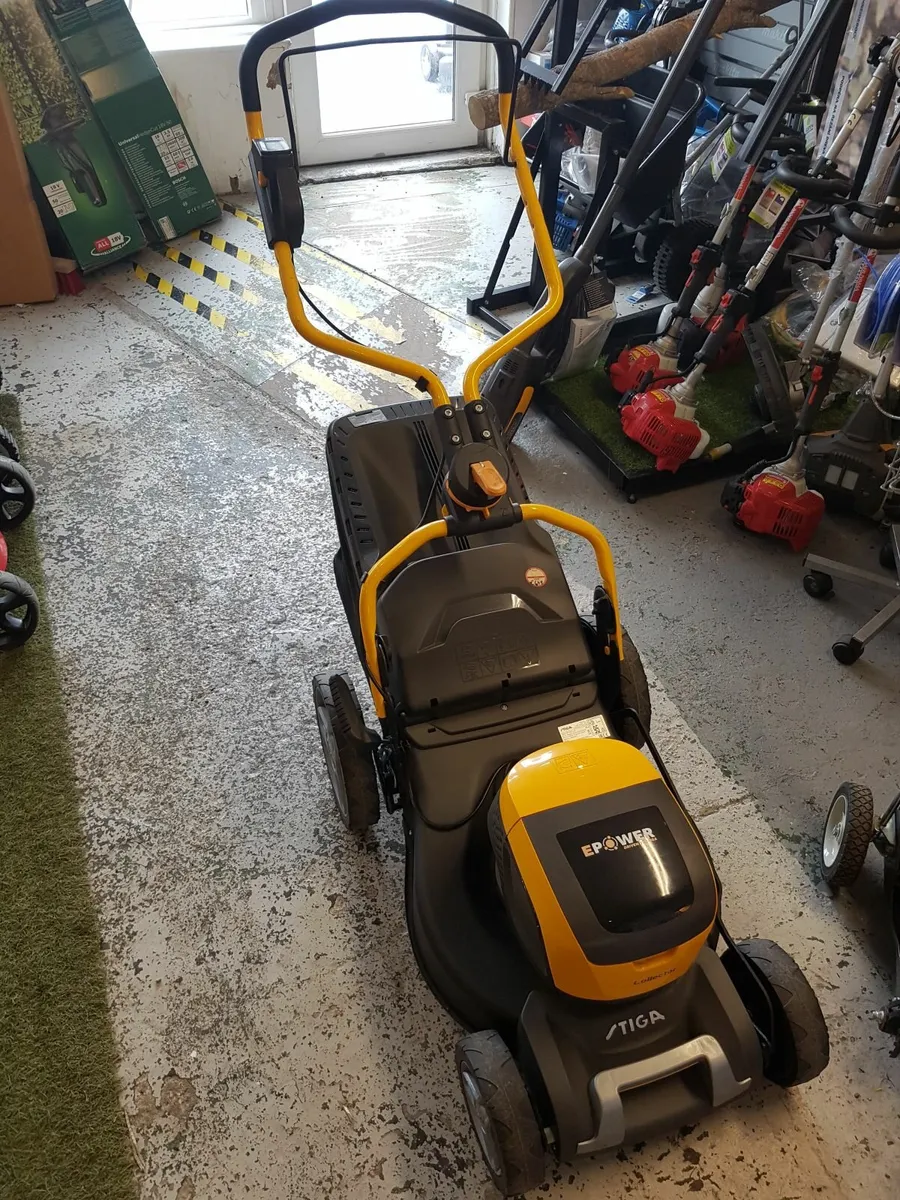 STIGA COLLECTOR 548 E KIT LAWNMOWER FOR SALE - Image 1