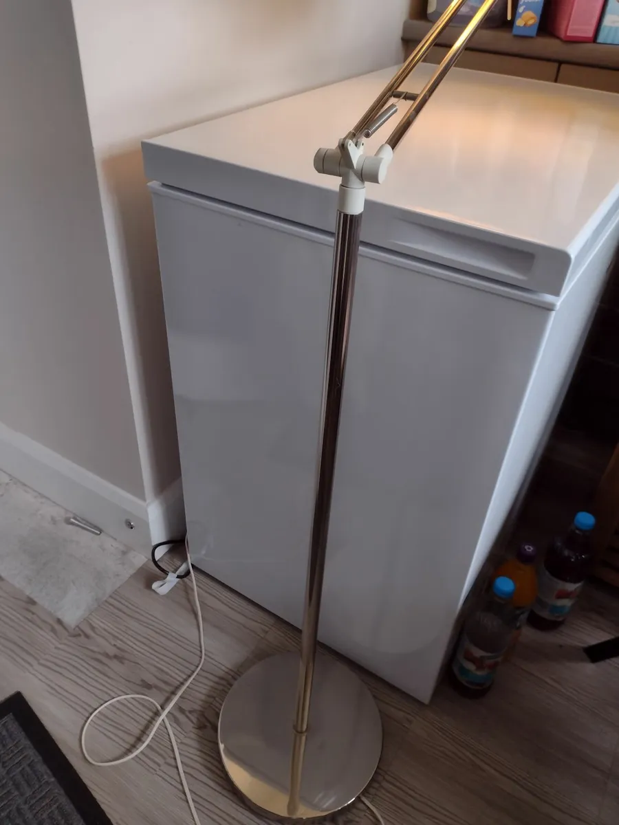 Tall chrome floor lamp - Image 4